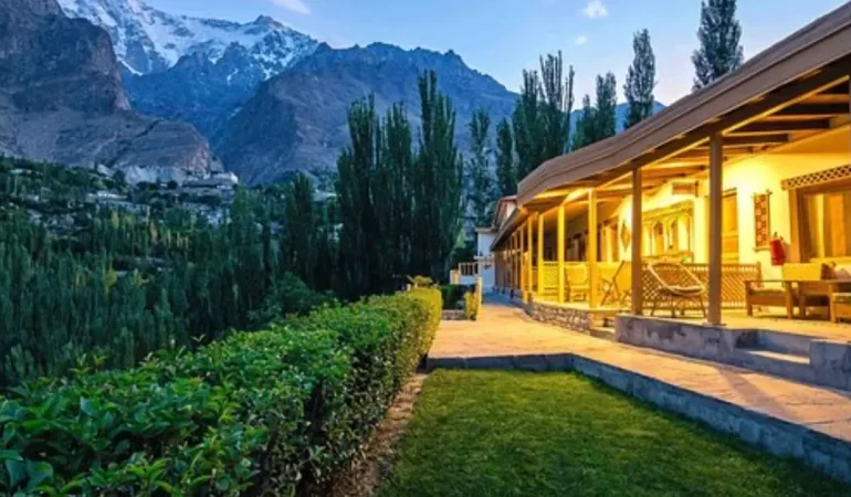 Pakistan: A Journey to the Land of Untamed Peaks and Ancient Traditions